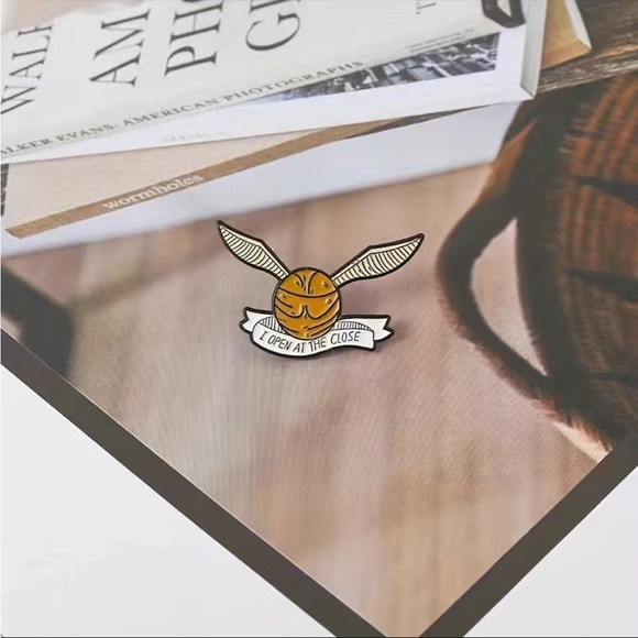 Golden Snitch Pin - Picture 4 of 7